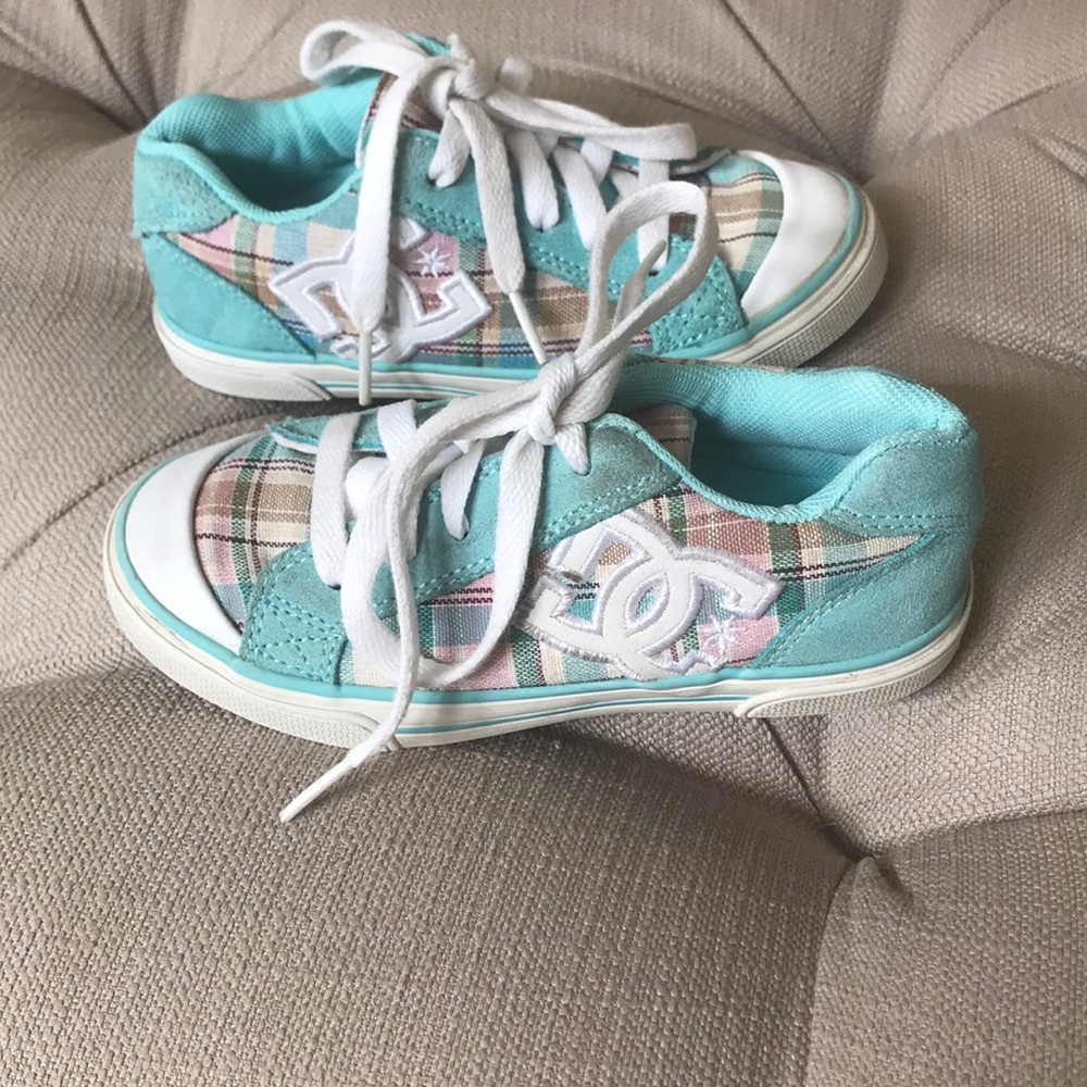 DC skateboard shoes